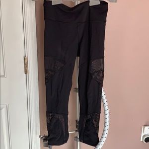 Lulu lemon the lab perforated Capri leggings size4